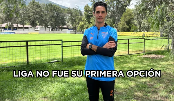 Josep Alcácer posando con el buzo de LDU. FOTO: Primicias