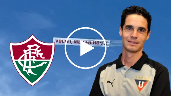 Josep Alcácer y el mensaje de los hinchas de Liga de Quito (Foto tomada de: Liga de Quito/Primicias/Wikipedia)