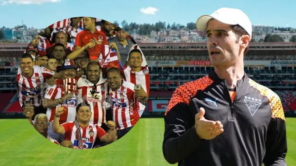 Josep Alcácer y los hinchas de Junior en el Estadio Rodrigo Paz (Foto tomada de: Ecuavisa/Liga de Quito/Junior)