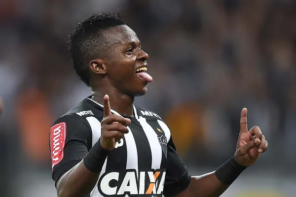 Juan Cazares es pretendido por un grande del continente tras conocerse que no seguiría en Corinthians