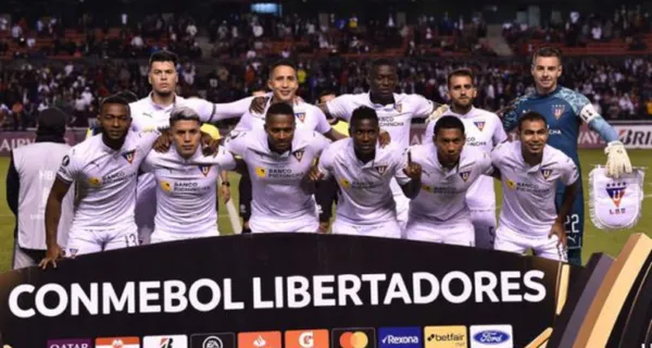 Juan Cruz Kaprof no rindió en Liga de Quito y ahora se ha dedicado a entrengar la indumentaria que le dieron como regalo