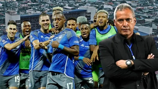 Jugadores de Emelec y Hernán Torres en el Estadio Capwell (Foto tomada de: Wikipedia/API)