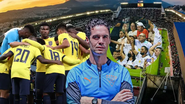 Jugadores de la Selección de Ecuador, Josep Alcácer serio, hinchas de LDU. Foto tomada de: LDU/La Tri