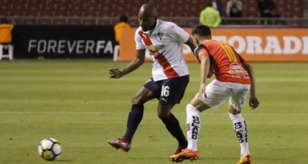 Julio Angulo fue titular con Orense en el empate parcial ante Liga de Quito en condición de loca. Sorprendió porque parece el mismo de IDV y no el de LDU. Mira lo que hizo