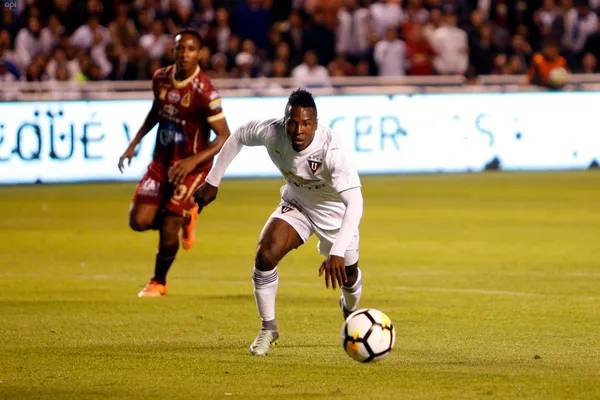 Julio respondió a una historia explicando que se queda en la U