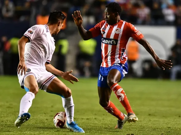 Julio sigue jugando y agradando a la hinchada de San Luis