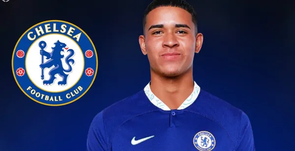 Kendry Páez con la camiseta de Chelsea.