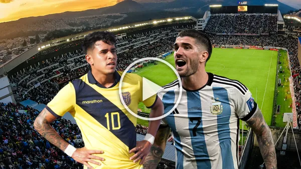 Kendry Páez con las manos en la cintura, Rodrigo De Paul gritando. Foto tomada de: La Nación/La Tri