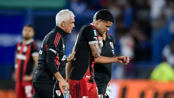 Kendry Páez no pudo terminar el encuentro por una fuerte caída en el duelo River vs Vélez