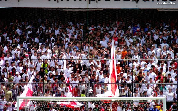 La afición de Deportivo Quito asistió masivamente al estadio Olímpico Atahualpa, al contrario de lo sucedido en el Superclásico Capitalino