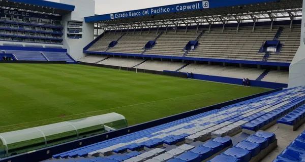 La cancha de Emelec quedó bastante afectada luego de la final y no pasó desapercibida en la visita de Ángel Mena al Capwell