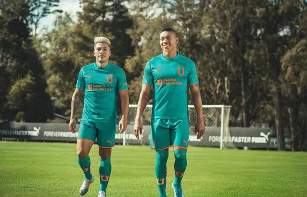 La cuenta de Footy Headlines destacó a las camisetas de la U