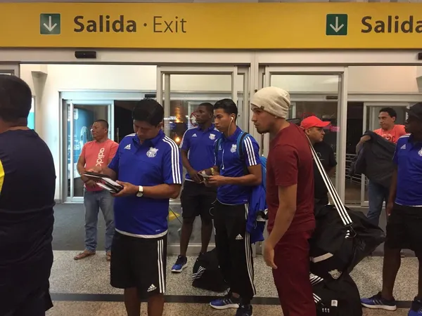 La delegación de Emelec partió a suelo español