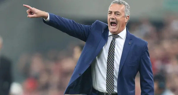 La deuda con el ex entrenador de la Selección Ecuatoriana sería mucho mayor