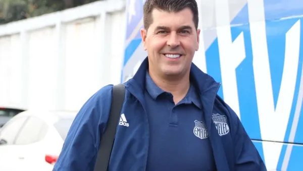 La era Ismael Rescalvo llegó a su fin y no continuará una temporada más en Emelec