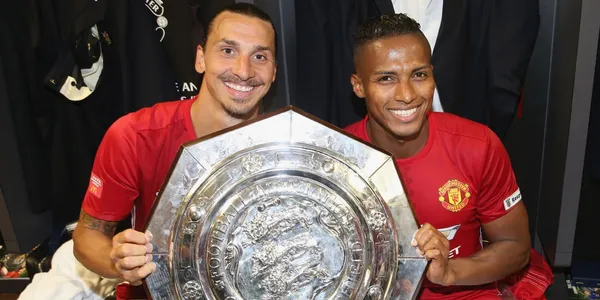 La estrella europea le entregó un presente al ecuatoriano, de su paso por el Manchester United