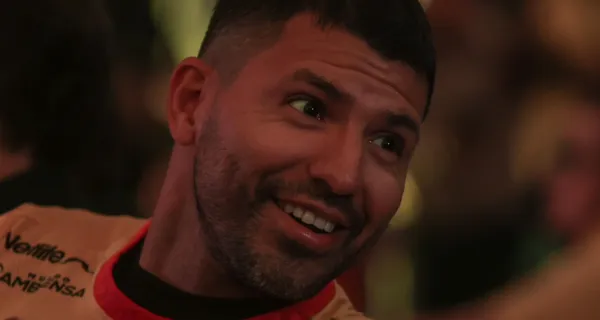 La estrella invitada de la Noche Amarilla se emocionó más de la cuenta cuando escuchó a la hinchada