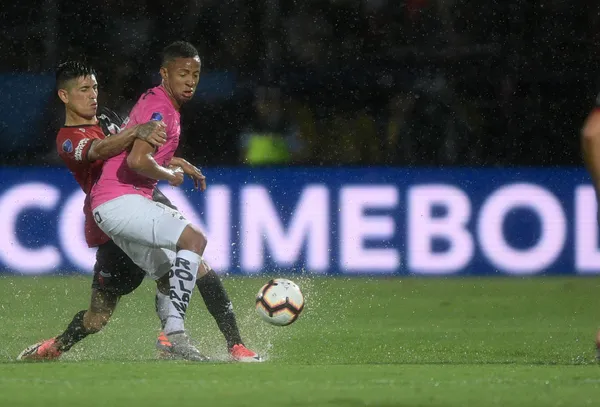 La final de la Sudamericana tuvo una larga suspensión por las lluvias