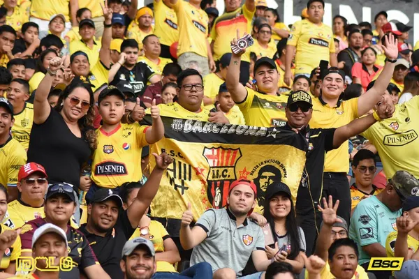 La hinchada de Barcelona SC llegó expectante para el partido por Copa Ecuador, ante Delfín SC, y el Monumental volvió a lucir lleno