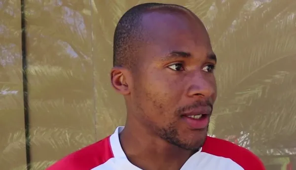 La hinchada de Liga de Quito pedía el ingreso de Andrés Chicaiza, pero el entrenador decidió ubicar al volante Angulo