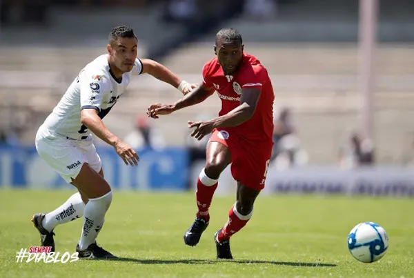 La jugada terminó en penal para el ecuatoriano