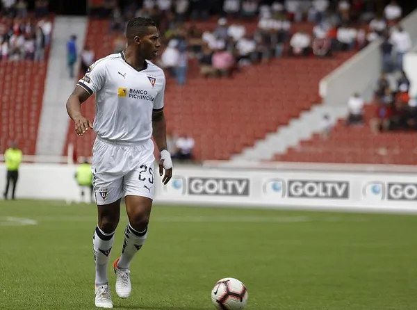 La llegada de Antonio Valencia a Liga de Quito le generó una expectativa a la hinchada por el partido contra Manchester United, pero Esteban Paz dijo que es un capítulo cerrado