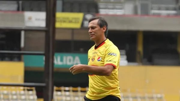 La plantilla del cuadro Cetáceo reaccionó cuanto supieron que estaba listo para ser DT del Ídolo