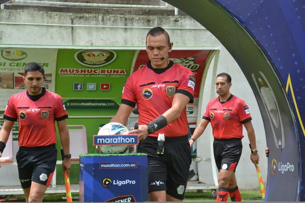 La presentación de la indumentaria de los árbitros generó varias reacciones en redes sociales