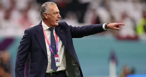 La razón por la que no le pagan a Gustavo Alfaro en Ecuador