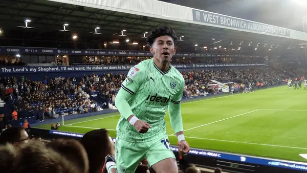 La reacción de los aficionados con el golazo de Jeremy Sarmiento