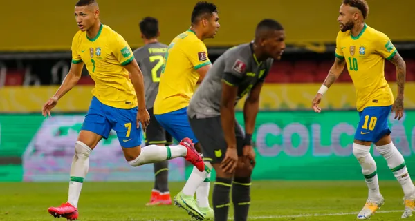 La Selección de Brasil practicó la que sería su alineación ante Ecuador y explotará su banda izquierda