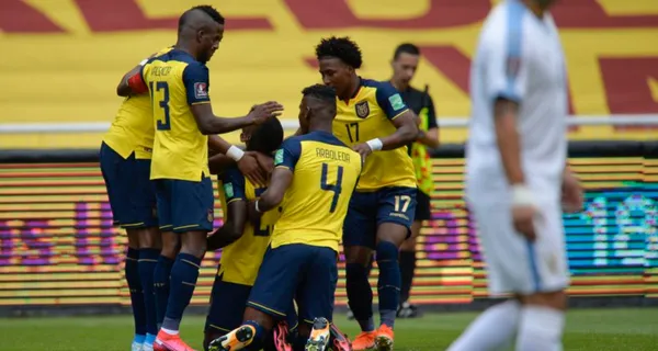 La selección ecuatoriana cayó ante Perú, en un cotejo que tenía el cartel de prohibido perder y mira el jugador que sería borrado por bajo rendimiento