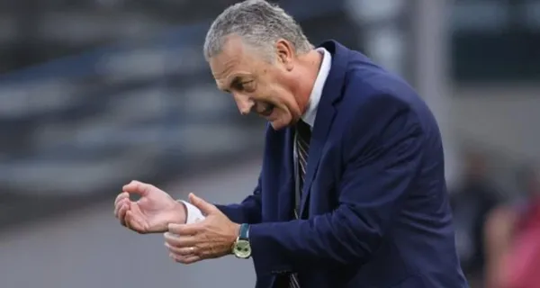 La Selección Ecuatoriana dejó más dudas que certezas luego de la derrota a manos de Venezuela en condición de visita. Gustavo Alfaro reconoció que sus jugadores cometieron errores graves y ahora deberán salir a buscar puntos de visita