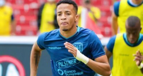 La Selección Ecuatoriana empató en casa contra Chile y desperdició un tiempo el entrenador Gustavo Alfaro dejando a Byron Castillo en el banco y ubicando a un inexperto jugador como José Hurtado de Independiente del Valle