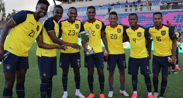 La Selección Ecuatoriana está borrando con el codo lo que ya hizo con la mano en los primeros partidos de Eliminatorias. Pasaron de ser un gran combinado a ser cuestionados porque hay jugadores demás en las convocatorias