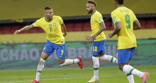 La selección ecuatoriana jugó contra su similar de Brasil y mira quién se ganó el respeto del astro brasileño, que fue discutido por sus constantes caídas al suelo