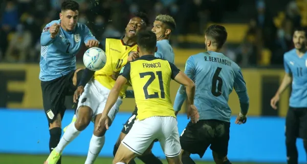 La Selección Ecuatoriana logró hacer un papel destacable contra Uruguay pero una jugada al final les pasó factura costando los tres puntos. Los locales por su parte pidió tiempo y al final celebraron como una final