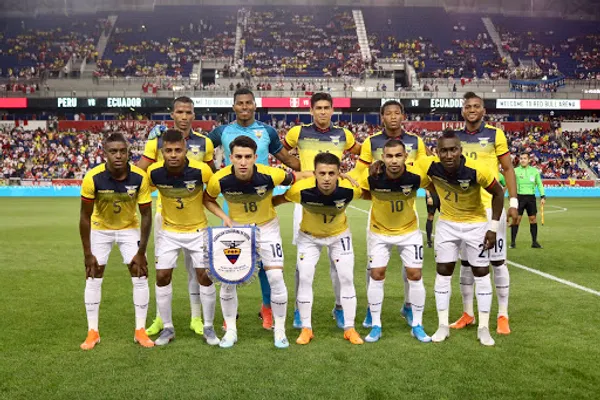 La selección podría hacer un microciclo con jugadores nacionales