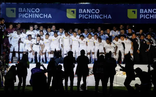 La U venció 2-0 a Fénix de Uruguay