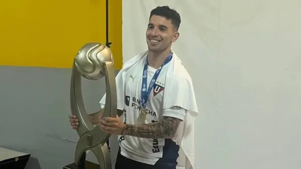 Lautaro Pastrán con la Supercopa / Foto tomada de: API