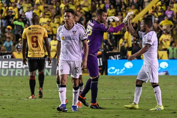 LDU prepara el 2020 con su equipo y también con su indumentaria