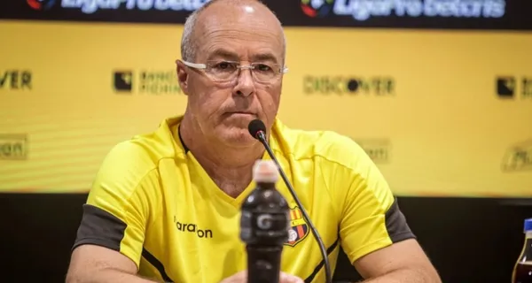 Le dijeron por qué juega a la defensiva en Barcelona SC y Jorge Célico respondió con contundencia a la periodista