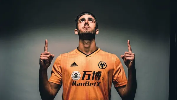 Leonardo Campana está intentando ganarse un puesto en el fútbol europeo, y ahora le dan un golpe bajo dese la tienda e Wolves, aunque el ecuatoriano intente surgir