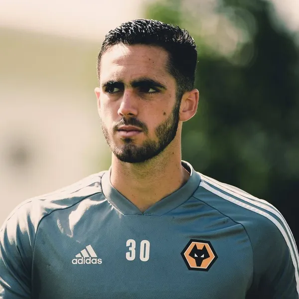 Leonardo Campana mantiene una relación con una bella mujer