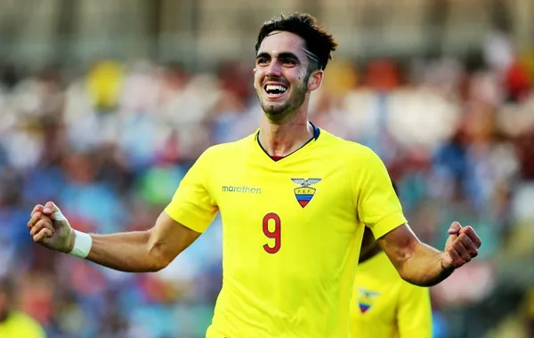 Leonardo Campana no tuvo espacio en Inglaterra ni en Portugal