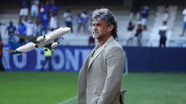Leonel Álvarez y un avión / Foto de: El Futbolero Ecuador
