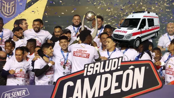 Liga de Quito campeón Supercopa 2025 y ambulancia/ Foto de: El Futbolero Ecuador