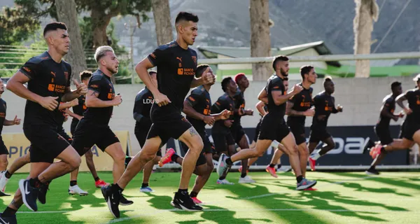 Liga de Quito cumple con sus entrenamientos y uno de los elementos que podía tener opciones de jugar se quedará con las ganas porque ya le llevaron jugadores en su posición