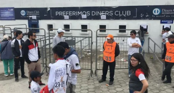 Liga de Quito dispuso que se vendan boletos sueltos, sin necesidad de ser Súper Hincha, pero todo será netamente electrónico. En rueda de prensa detallaron cuántas sacarán a la venta para el público en general