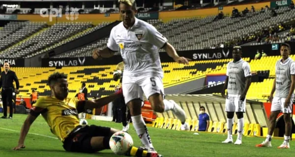 Liga de Quito ganó en casa de Barcelona SC por la cuenta de 2 a 0 y ante una que no pitaron a Byron Castillo pegaron el grito en el cielo. Al igual que Bustos se fueron contra el referí